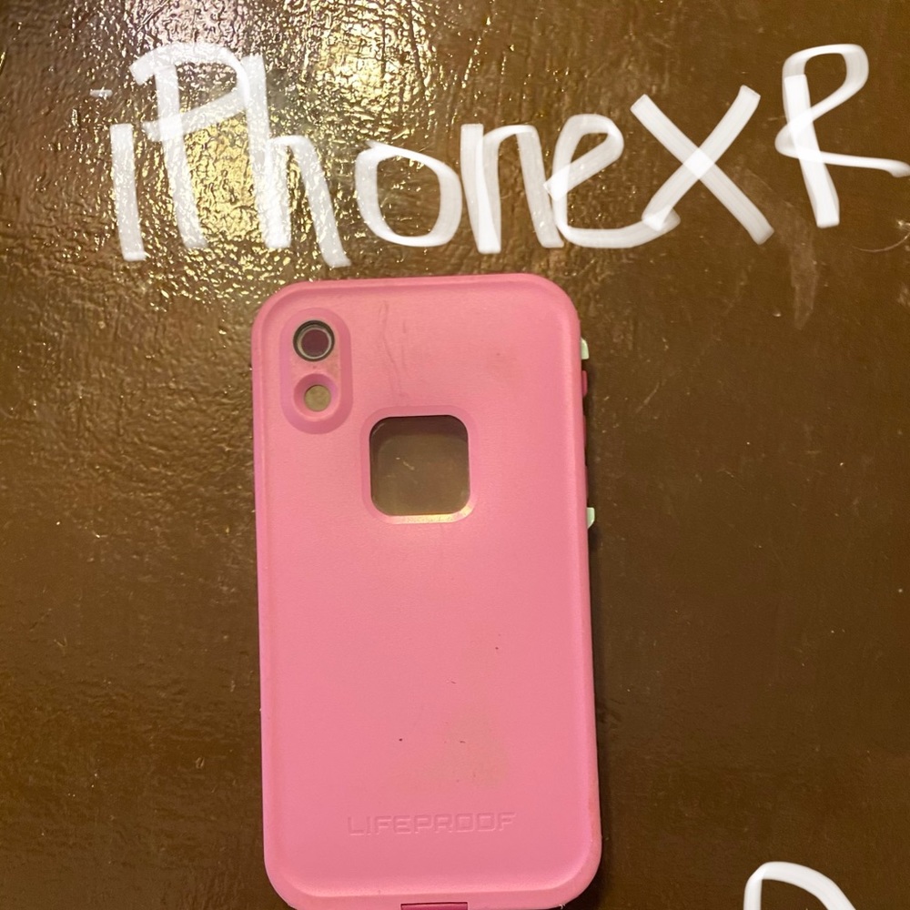 iPhone XR lifeproof case